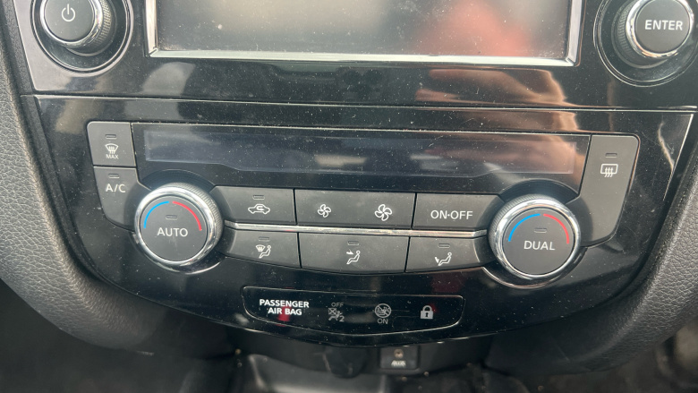 Nissan X-Trail 1.6 dCi Tekna 5dr Diesel Station Wagon